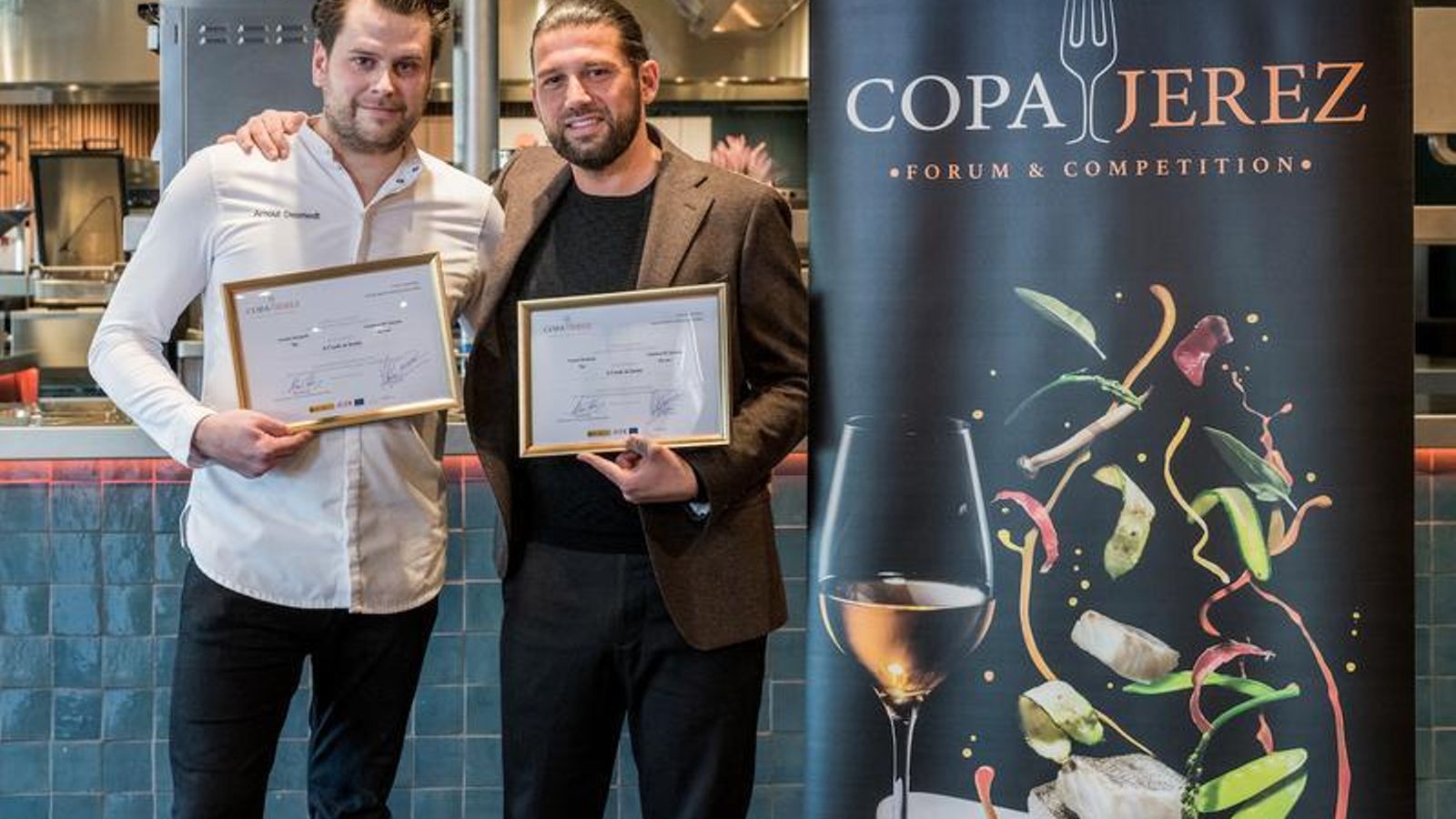 El sumiller Gianluca Di Taranto y el chef Arnout Desmedt, del restaurante A Cook & GDT, representará a Bélgica en la X Copa Jerez. El sumiller Gianluca Di Taranto y el chef Arnout Desmedt, del restaurante A Cook & GDT, representará a Bélgica en la X Copa Jerez.