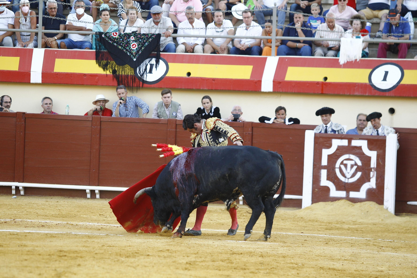 Imágenes de la corrida de toros de la Feria de Vera, con Morante de la Puebla, Emilio de Justo y Pablo Aguado