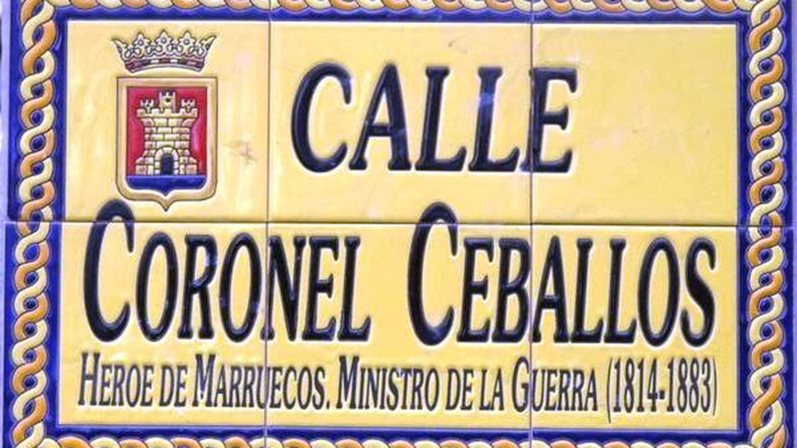 Rótulo de la calle Coronel Ceballos.