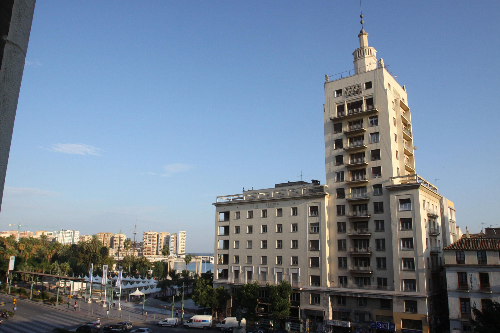 A la izquierda, la parte de la Equitativa que será un hotel; para la torre, a la derecha, aún se desconoce el plan.