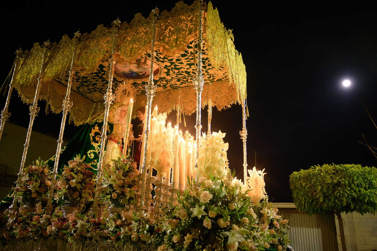 Paso de palio de la Virgen de Gracia y Esperanza, en Vera.