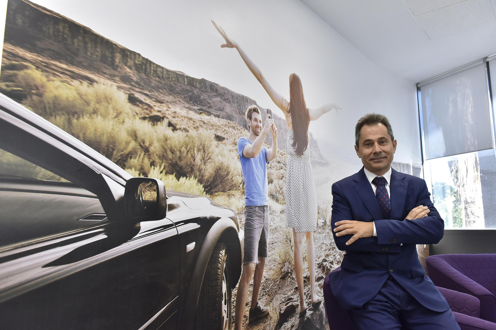 El director territorial de Vodafone en Andalucía, Antonio Fernández, en las instalaciones de la empresa en Sevilla. El director territorial de Vodafone en Andalucía, Antonio Fernández, en las instalaciones de la empresa en Sevilla.
