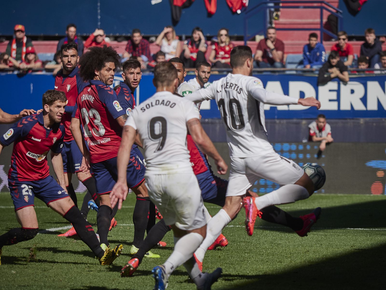 Antonio Puertas marra una clara ocasión para el 0-4