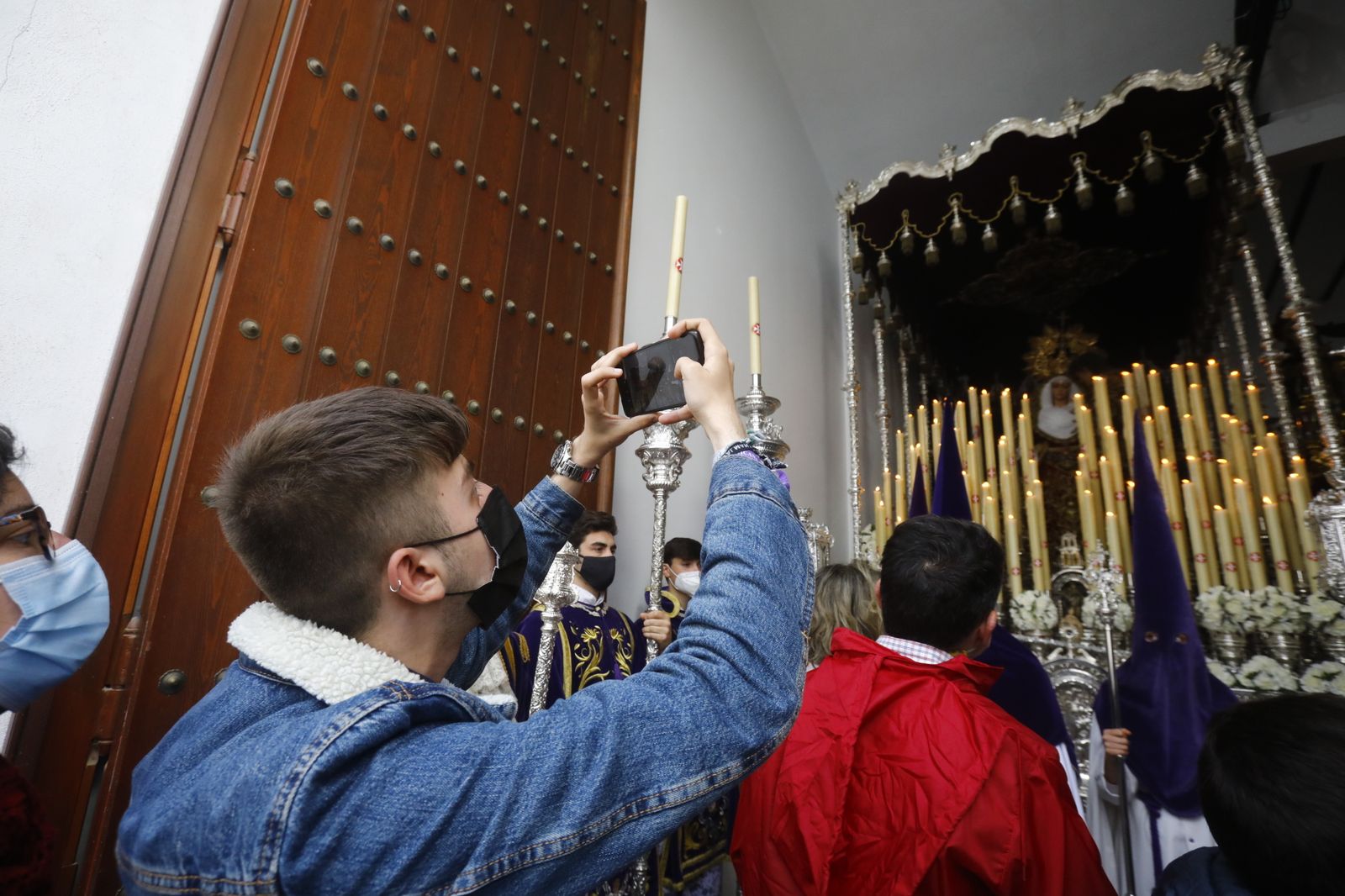 La Hermandad de la Sangre de Córdoba suspende su procesión, en imágenes