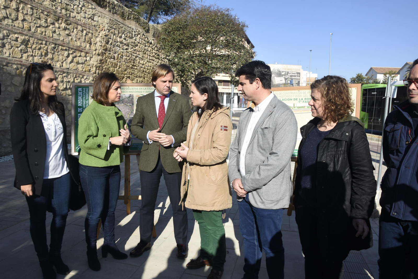 Algunas de las autoridades que han acudido a la inauguración en Ronda del Marrubial.