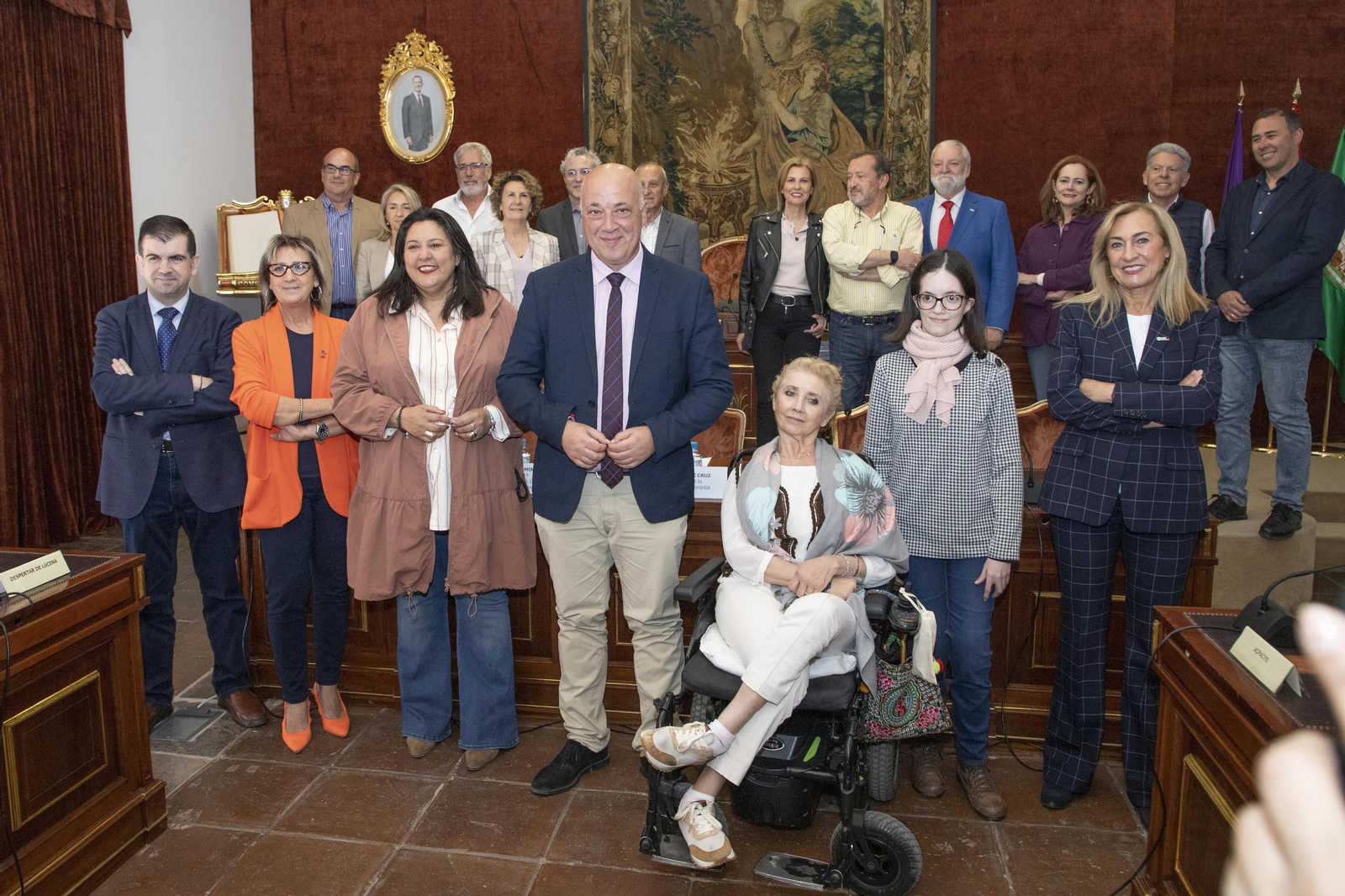 Foto de familia tras la firma de los convenios.