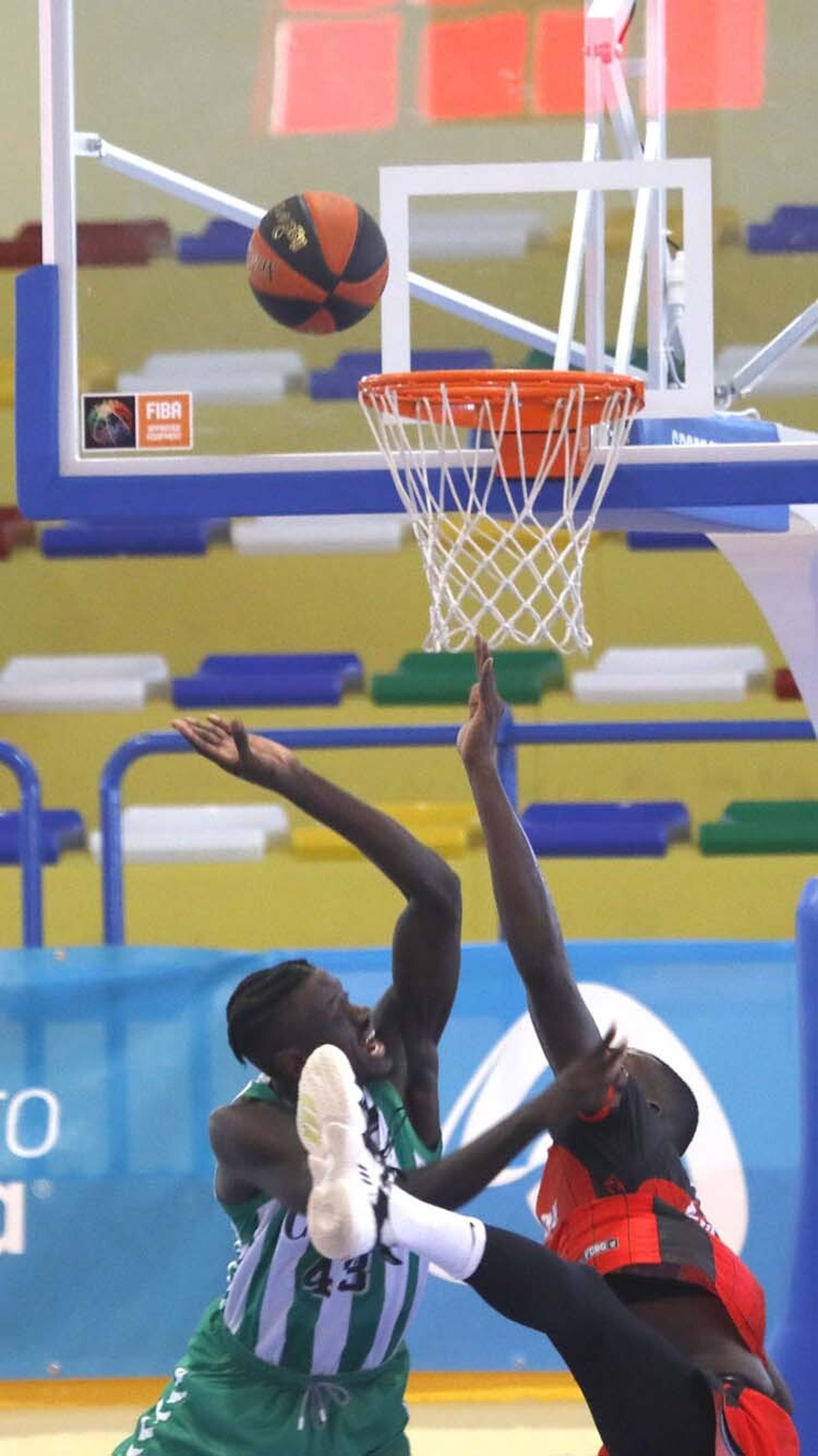 Las fotos de Real Betis - Fundación Granada en la Línea