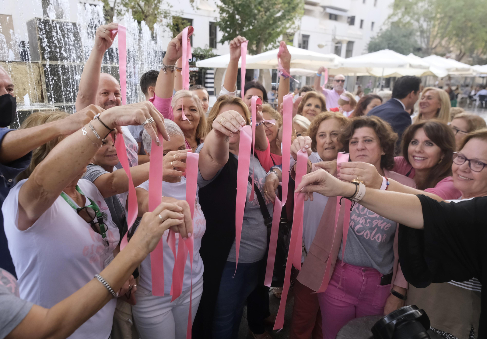 El Día Mundial contra el Cáncer de Mama en Córdoba, en imágenes