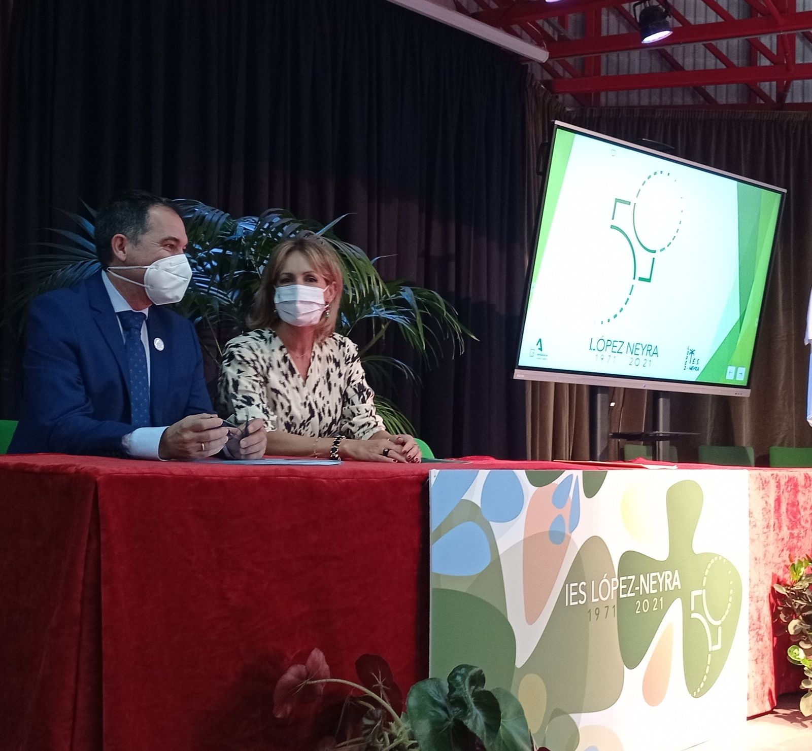 Manuel Vega e Inmaculada Troncoso en el IES Lóez-Neyra.