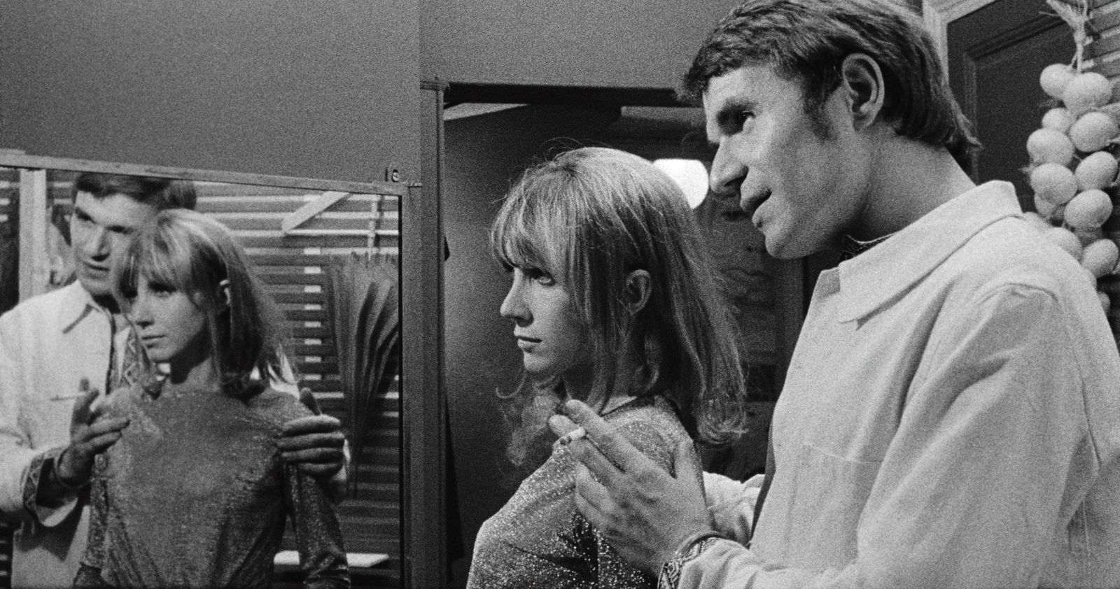 Bulle Ogier y Jean-Pierre Kalfon en una imagen (desdoblada) de 'L'amour fou'.