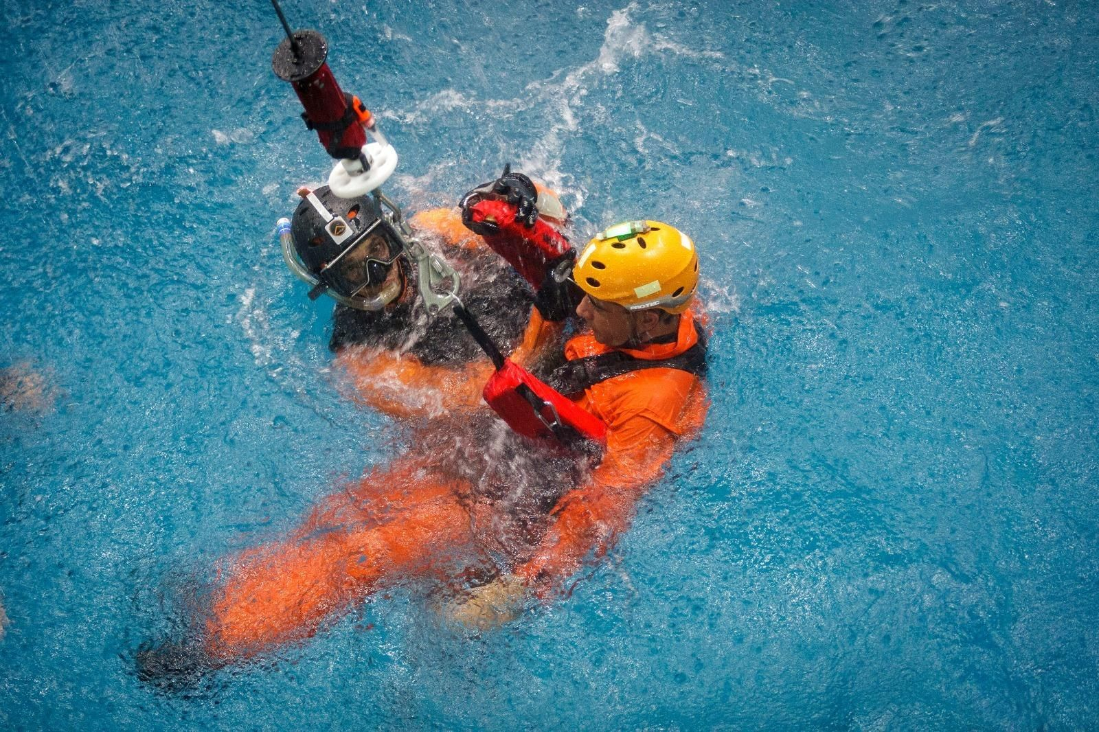 Visita de la Ministra de Defensa a Rota: el USS ‘Hershel Woody Williams’ y en Centro de Supervivencia de la Armada