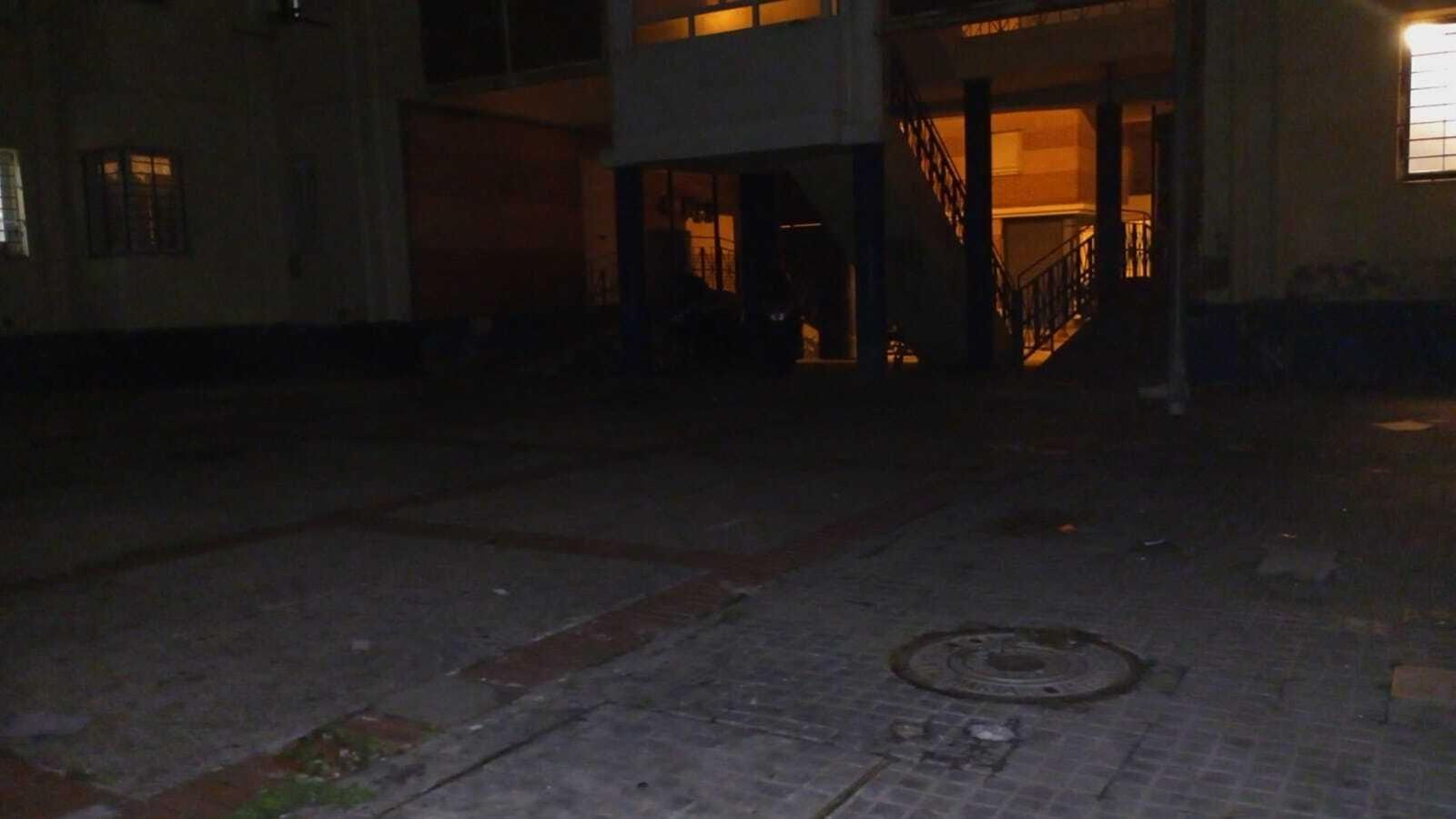 Los patios siguen sin alumbrado.