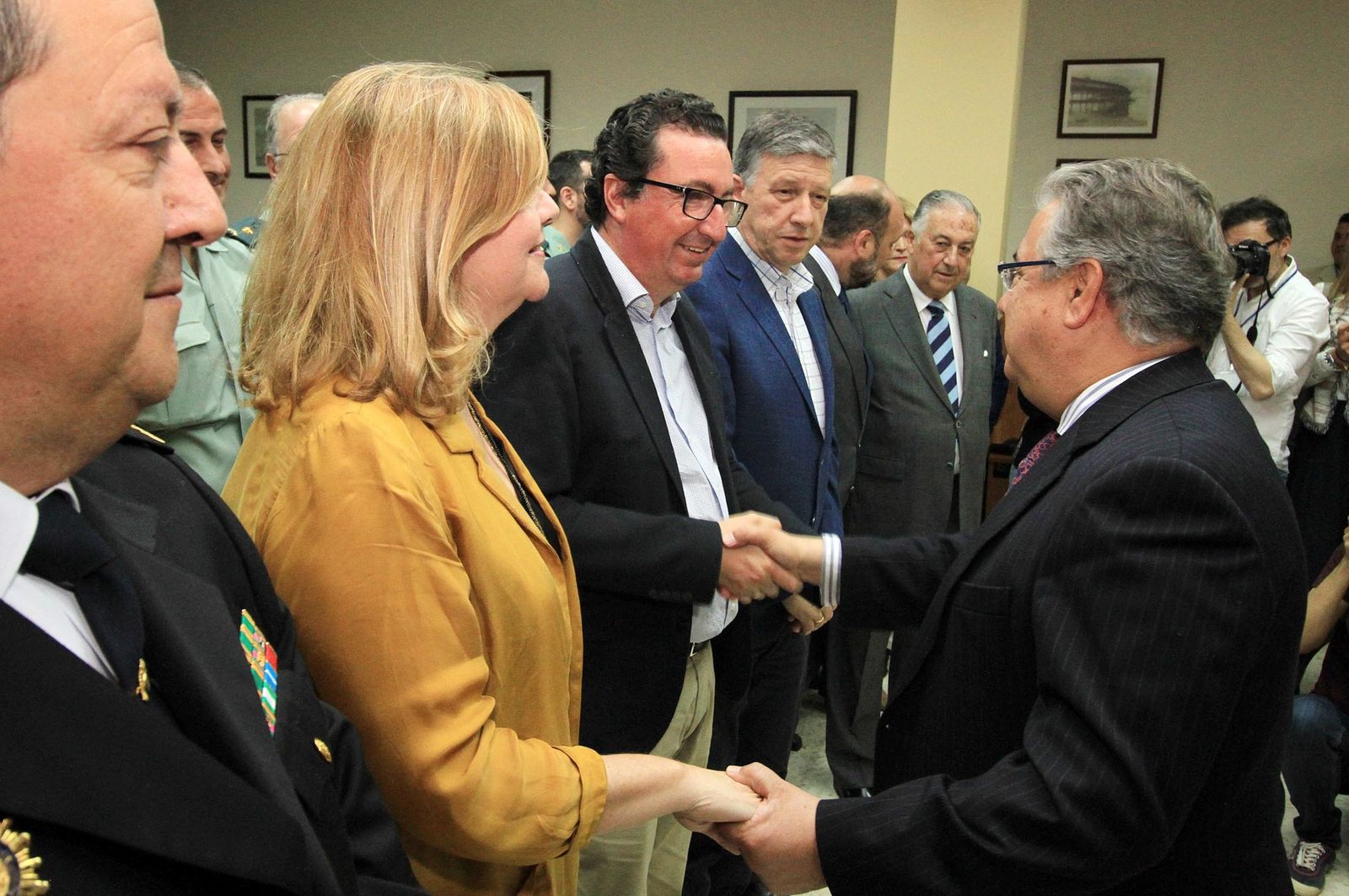 Juan Ignacio Zoido, ministro del Interior, presenta en la Comandancia de la Guardia Civil la nueva versión de AleryCops y el dispositivo del Rocío y posteriormente acude a la Diputación de Huelva para visitar la exposición sobre el terrorismo, en imágenes