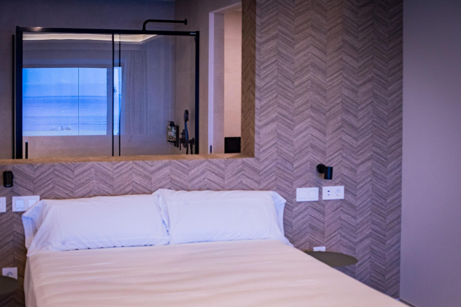 Los Apartamentos Playa Victoria de Cádiz abren sus puertas al público