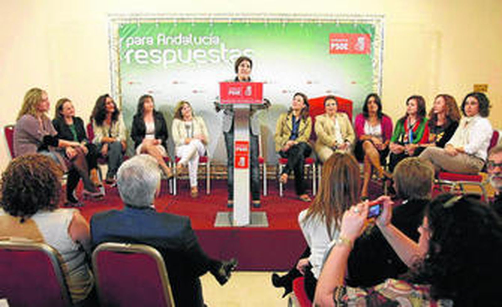 El acto se llevó a cabo ayer por la tarde en un hotel de Cádiz.