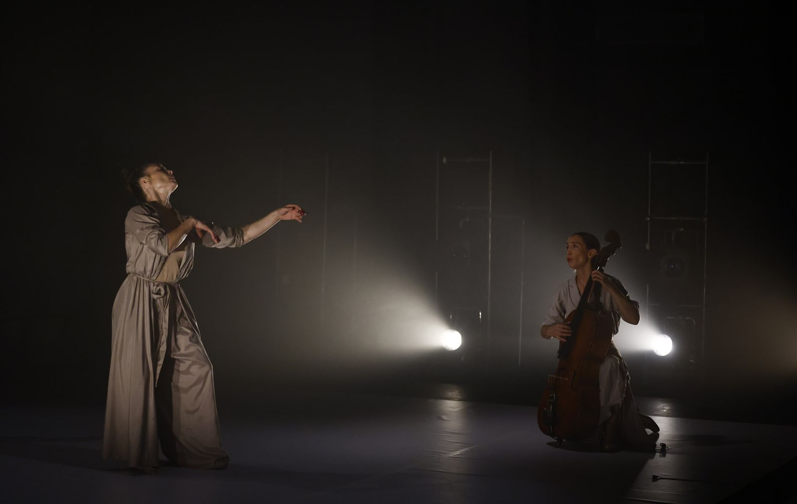 Florencia Oz e Isidora O'Ryan "Antípodas" Bienal de Sevilla, en imágenes