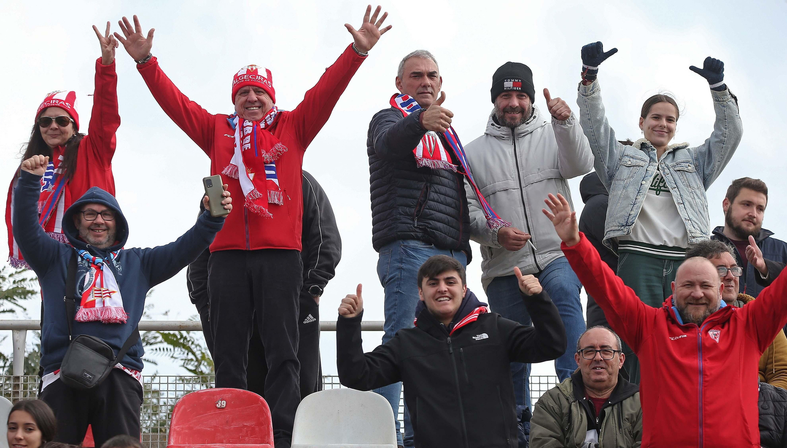 Fotos de la afición durante el Algeciras - Ceuta en el Nuevo Mirador