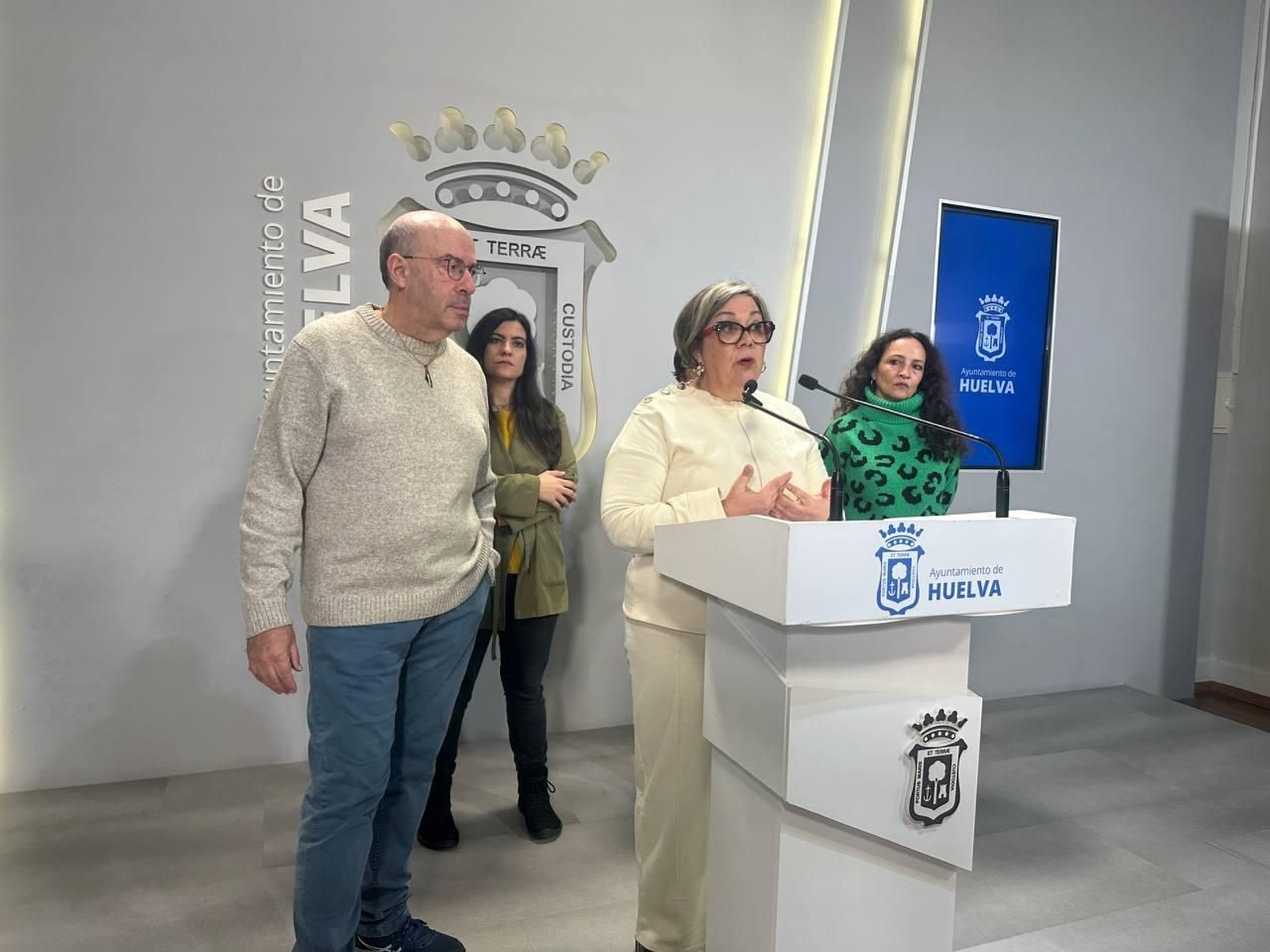 Monica Rossi en rueda de prensa custodia de llaves