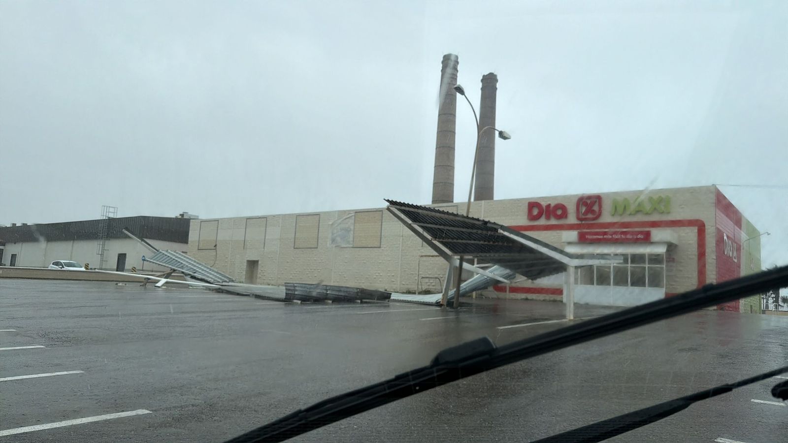 En imágenes: el temporal Kristin mantiene en vilo a toda la provincia de Almería