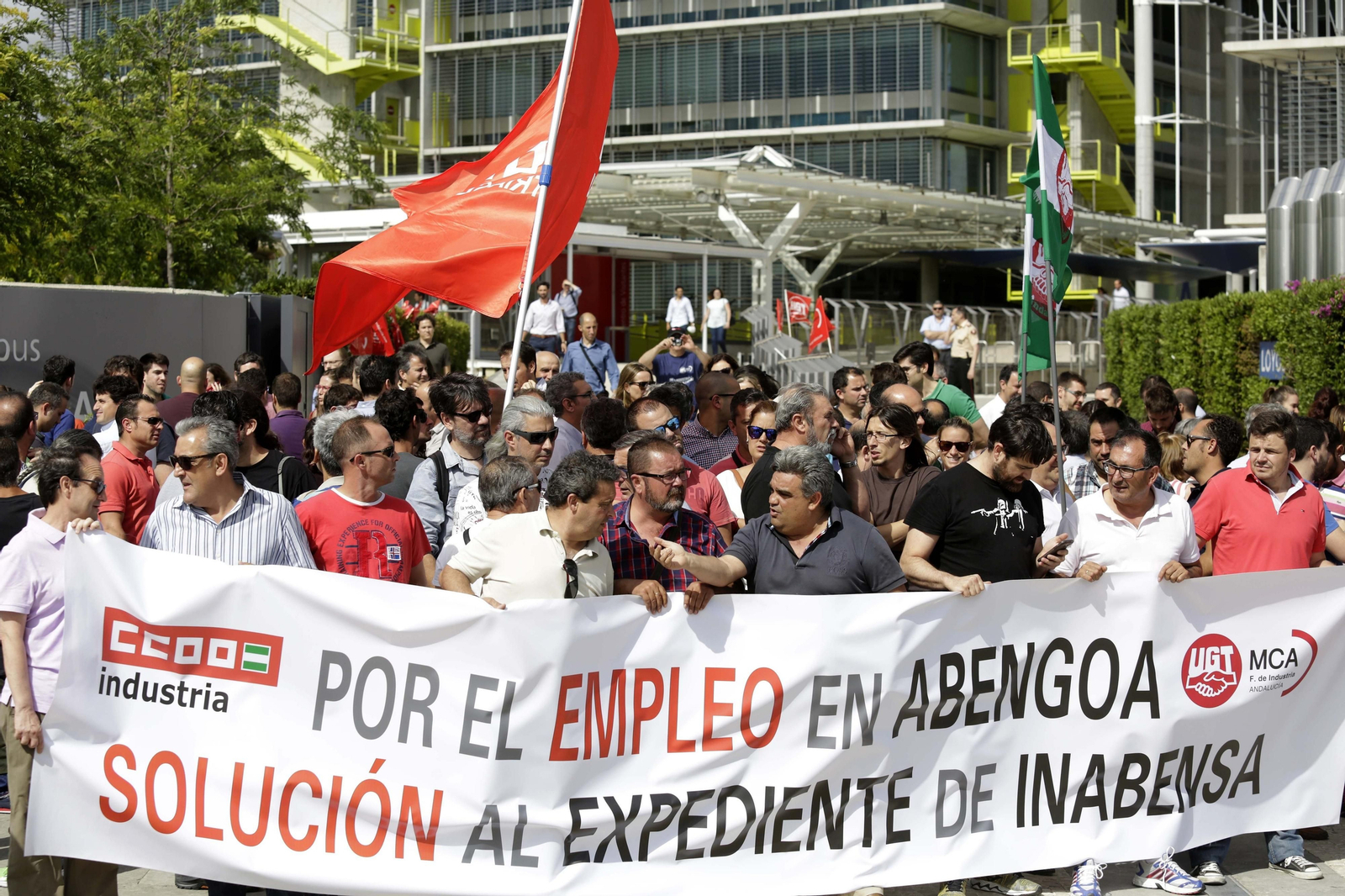 Concentración contra los despidos en Inabensa en junio del año pasado.