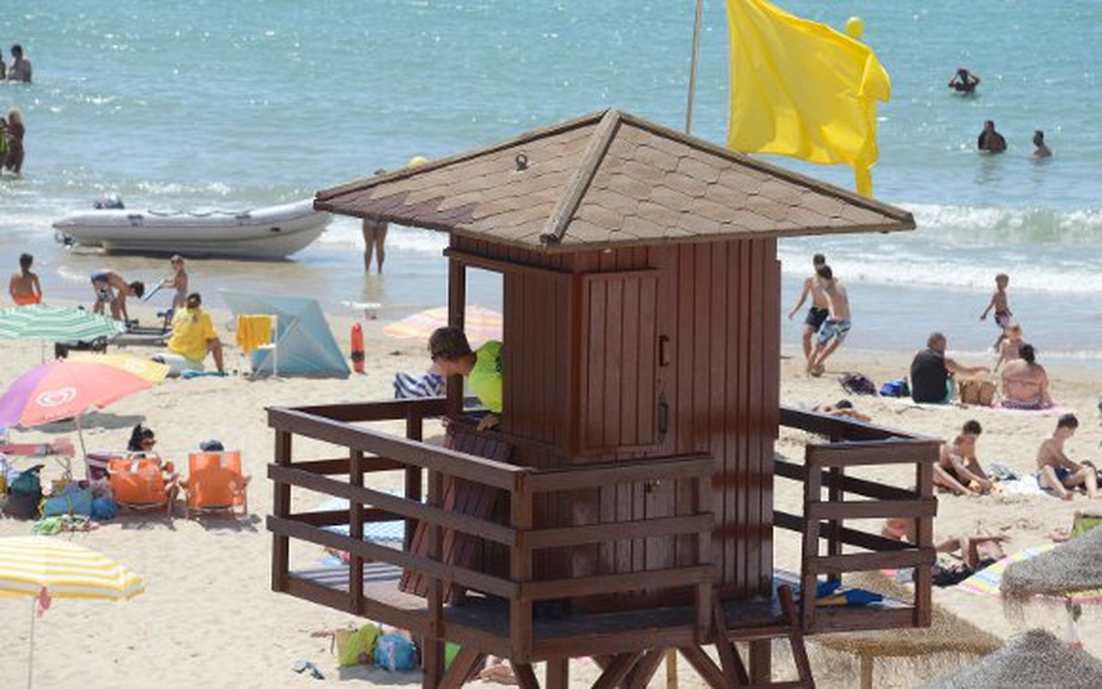 Izan bandera amarilla en las cuatro playas de la ciudad