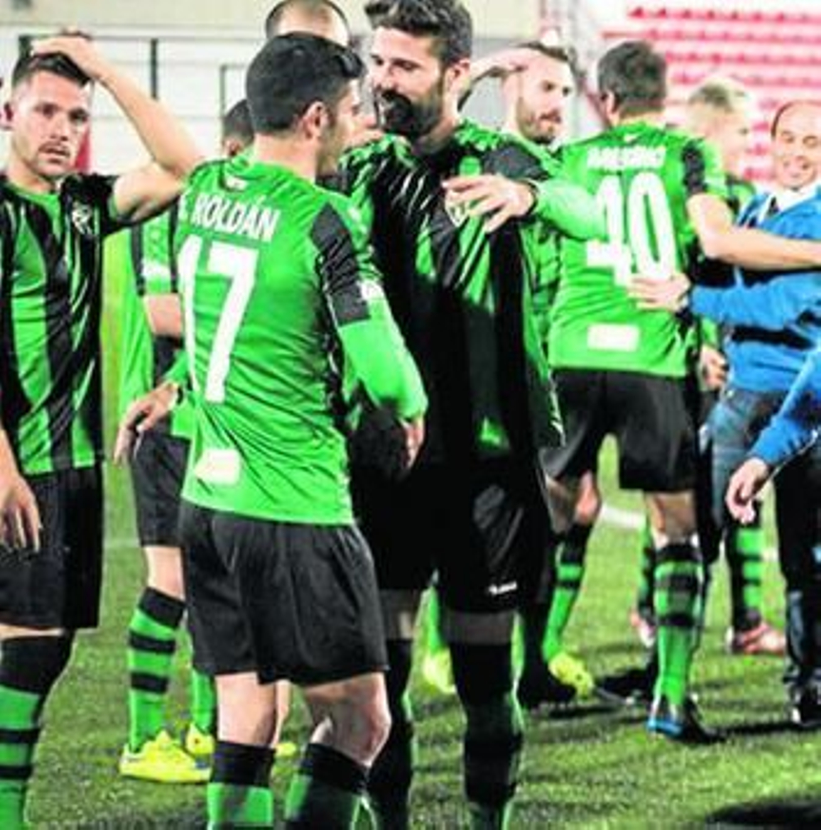 Guille Roldán y Toscano celebran el pase a la Liga Europa.