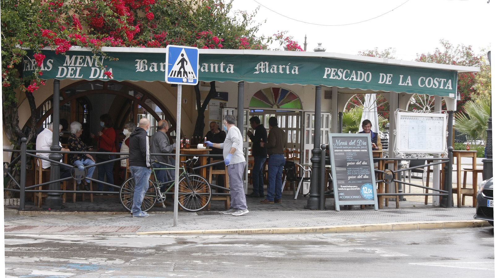 La terraza del Bar Santa María, en la entrada del Parque Calderón.