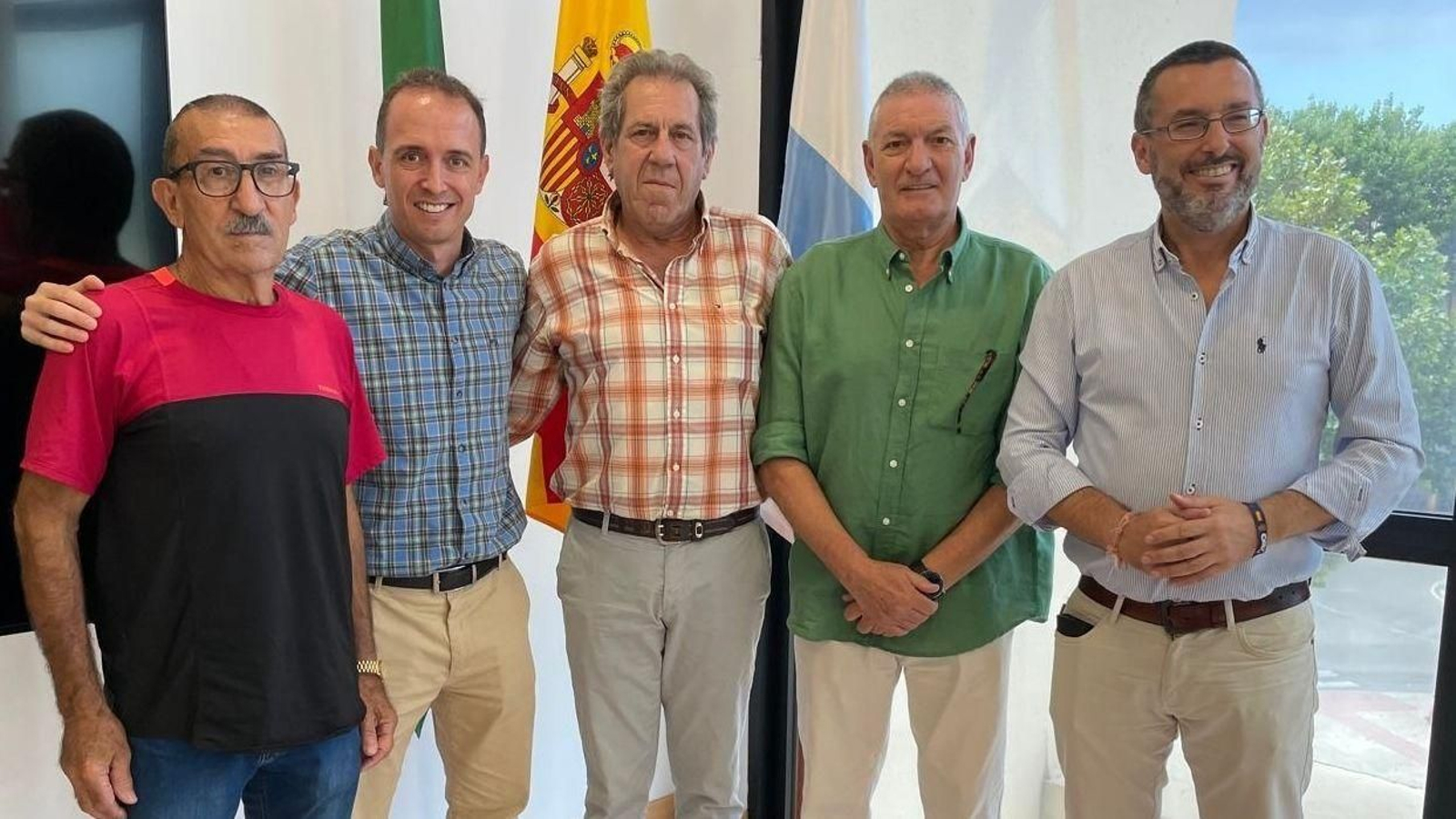 Acto de reconocimiento municipal en La Línea a Domingo Moreno y Juano.