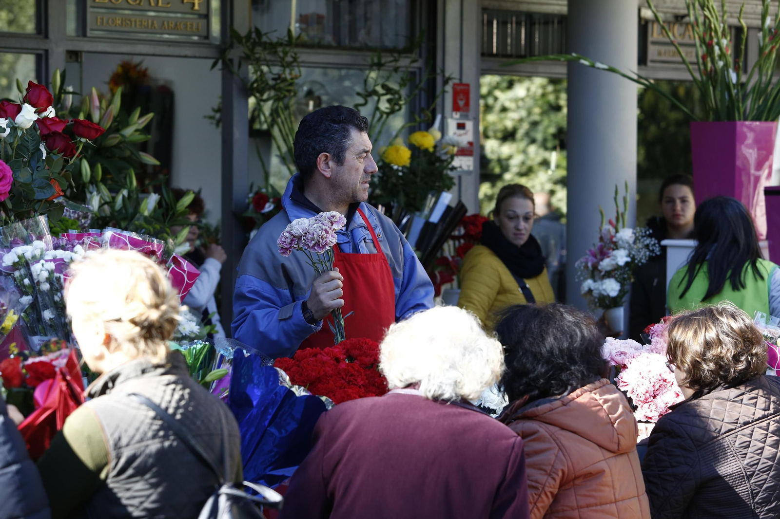 Las imágenes de Día de todos los santos en el cementerio
