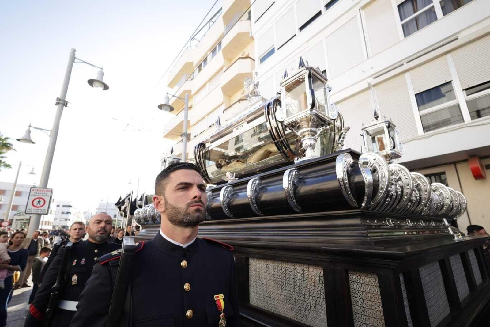 Las imágenes de la procesión del Santo Entierro de la Semana Santa de San Fernando 2023