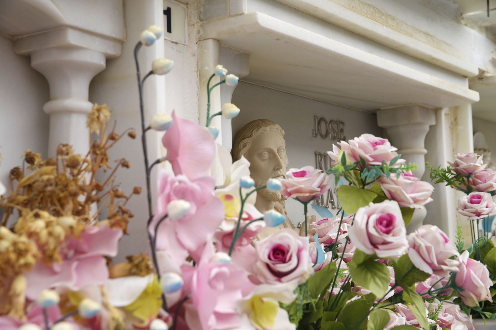 Fotos del cementario de La Línea en el día de los  difuntos