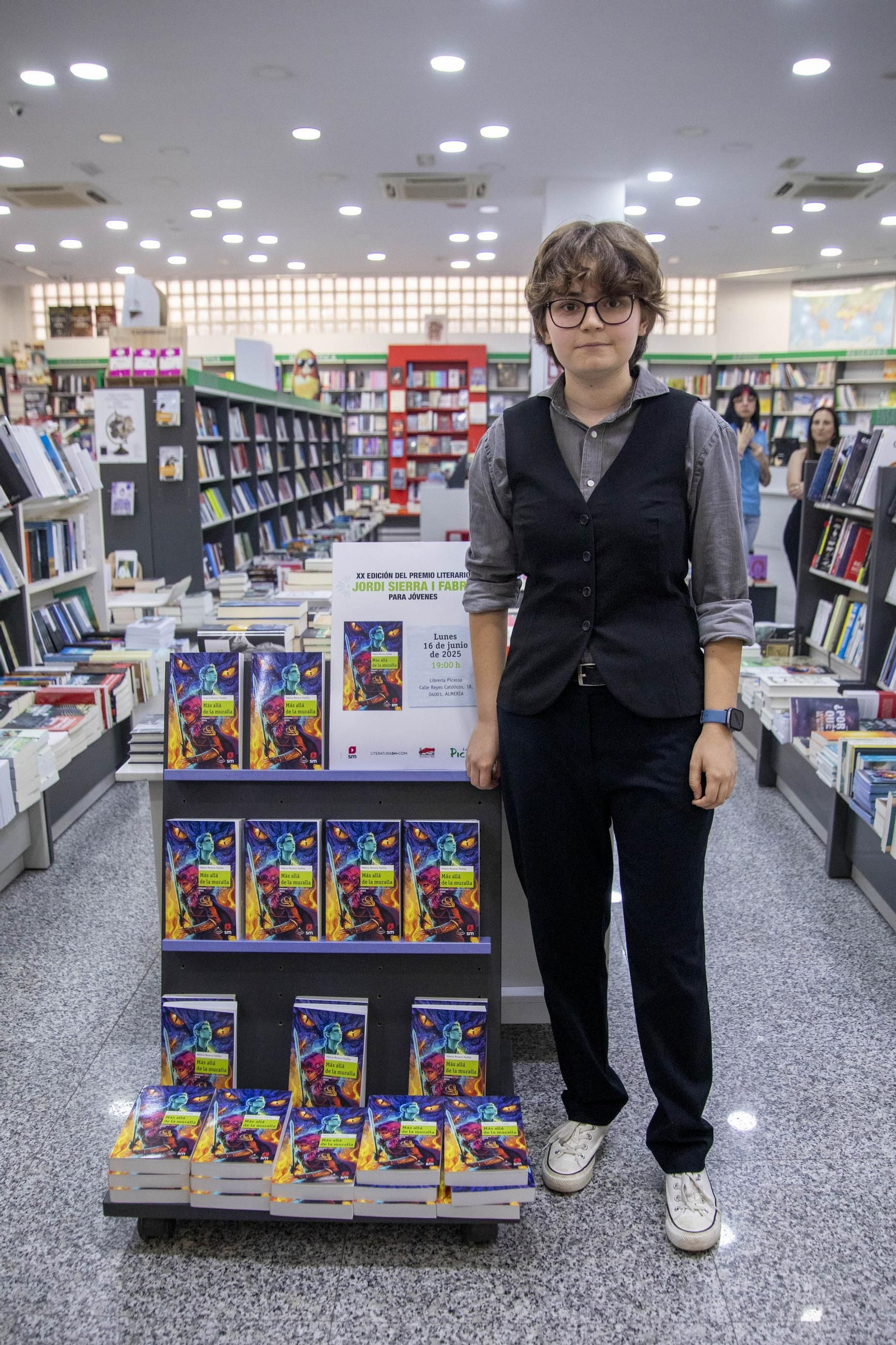 Helena Moreno Padilla recibe el XX Premio Jordi Sierra Fabra para jóvenes escritores en la Librería Picasso de Almería