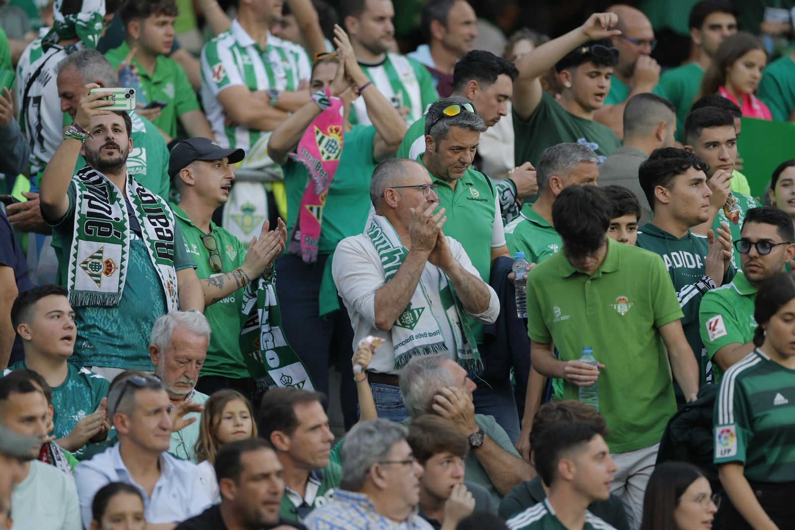 Búscate en las fotos del Betis - Fiorentina