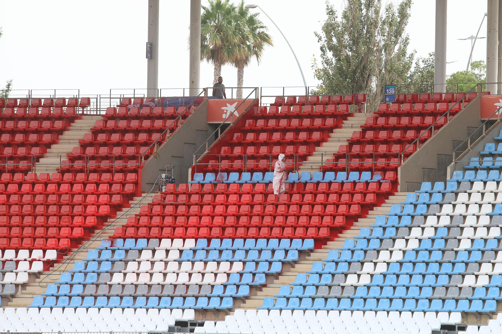 Así están pintando las gradas del Mediterráneo