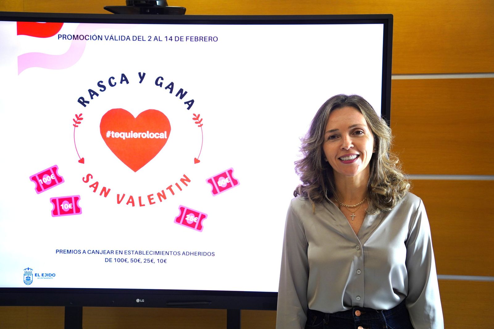 Camapaña en apoyo al comercio local en San Valentín en El Ejido.