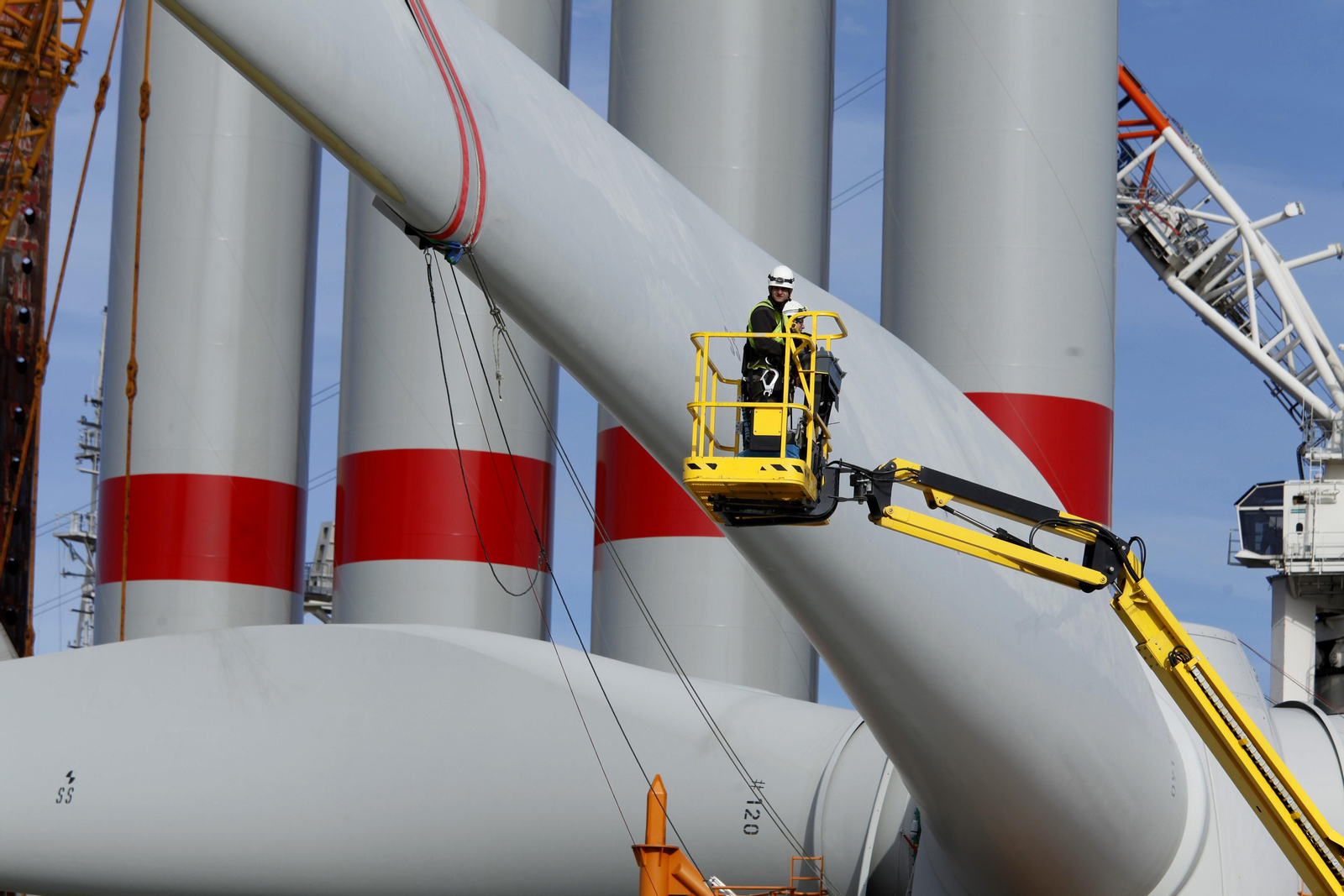 Puerto Real, presente en la estación eólico marina Wikinger