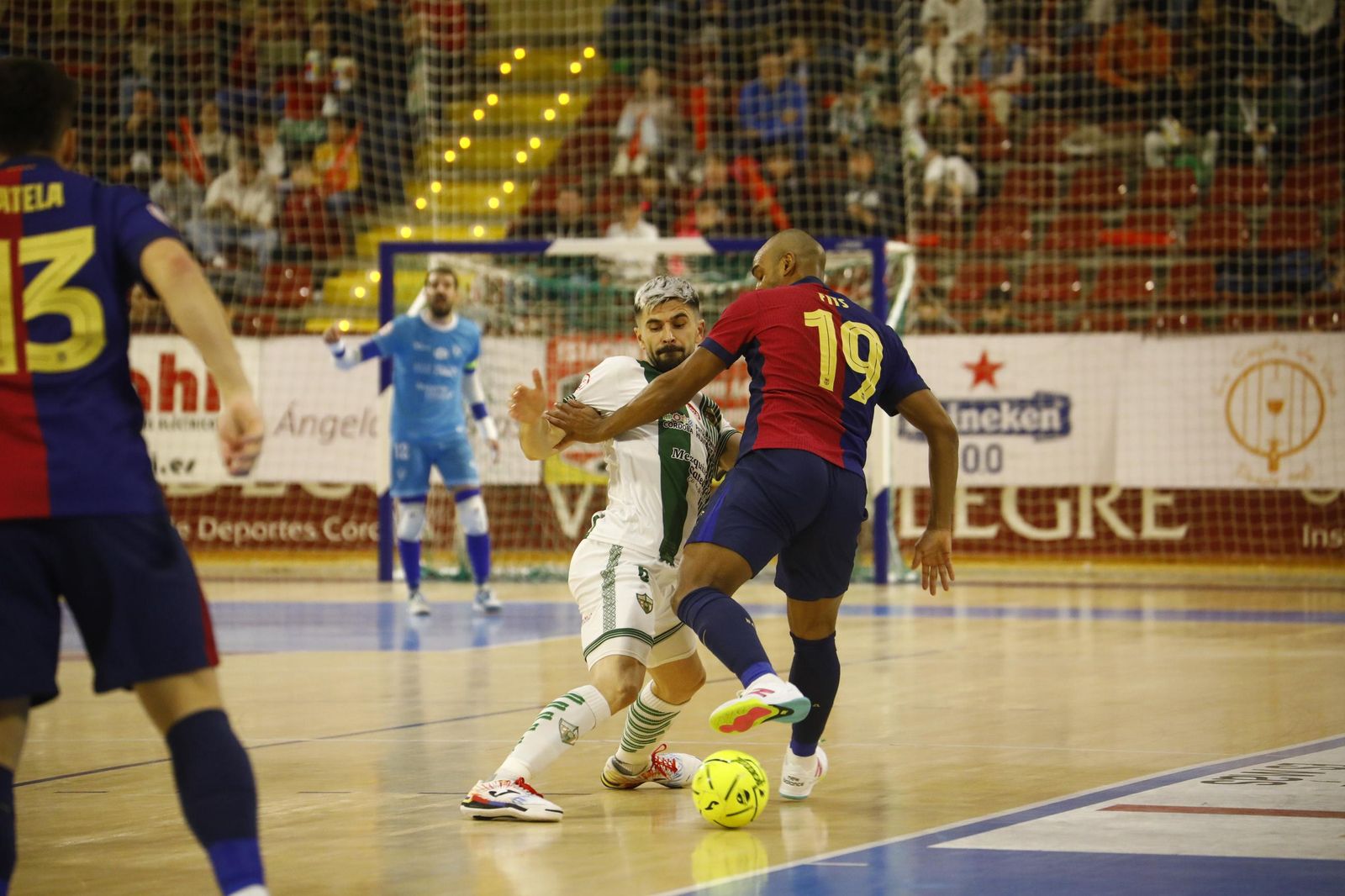 Las mejores fotos del ambiente en Vista Alegre para el Córdoba Futsal - Barça
