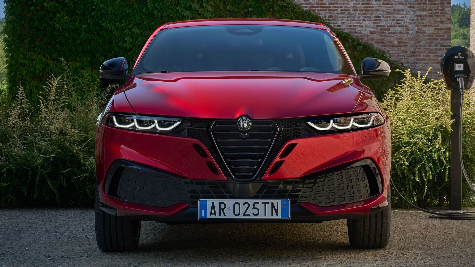 El Tonale es el segundo modelo más vendido de Alfa Romeo, sólo superado por el Junior. Ambos son los puntales comerciales hoy de la marca italiana.