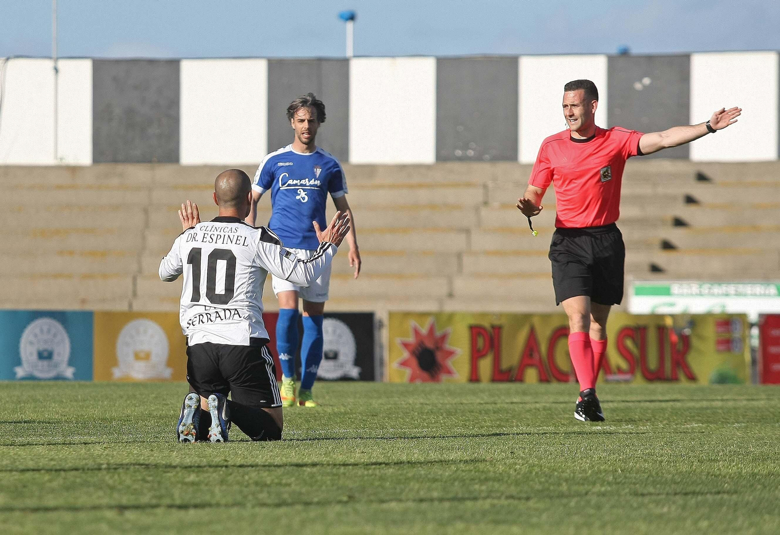 Orellana Cid, en el Balona-San Fernando que pitó en La Línea en 2018.