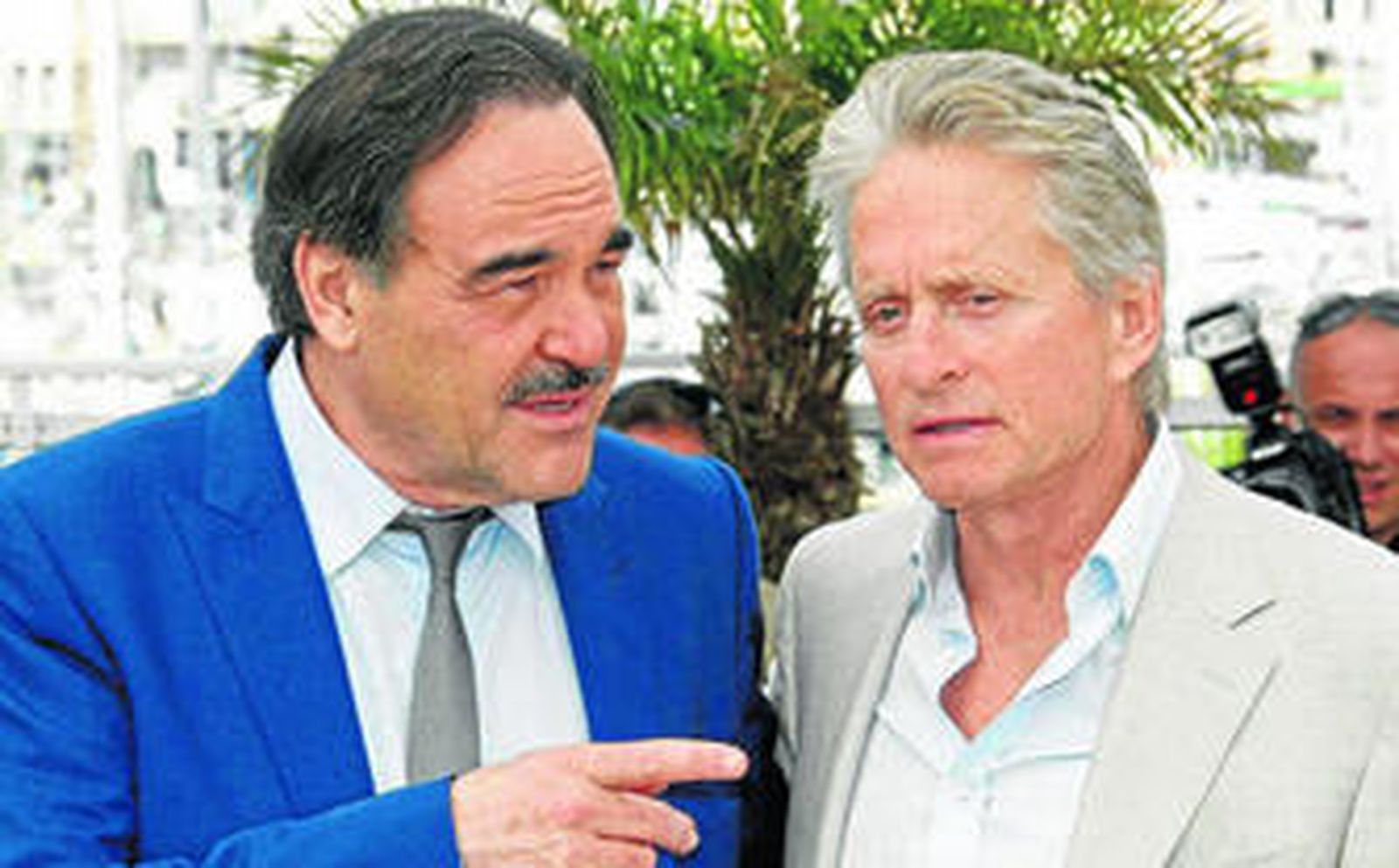 Oliver Stone y Michael Douglas, en la presentación a la prensa de la película.