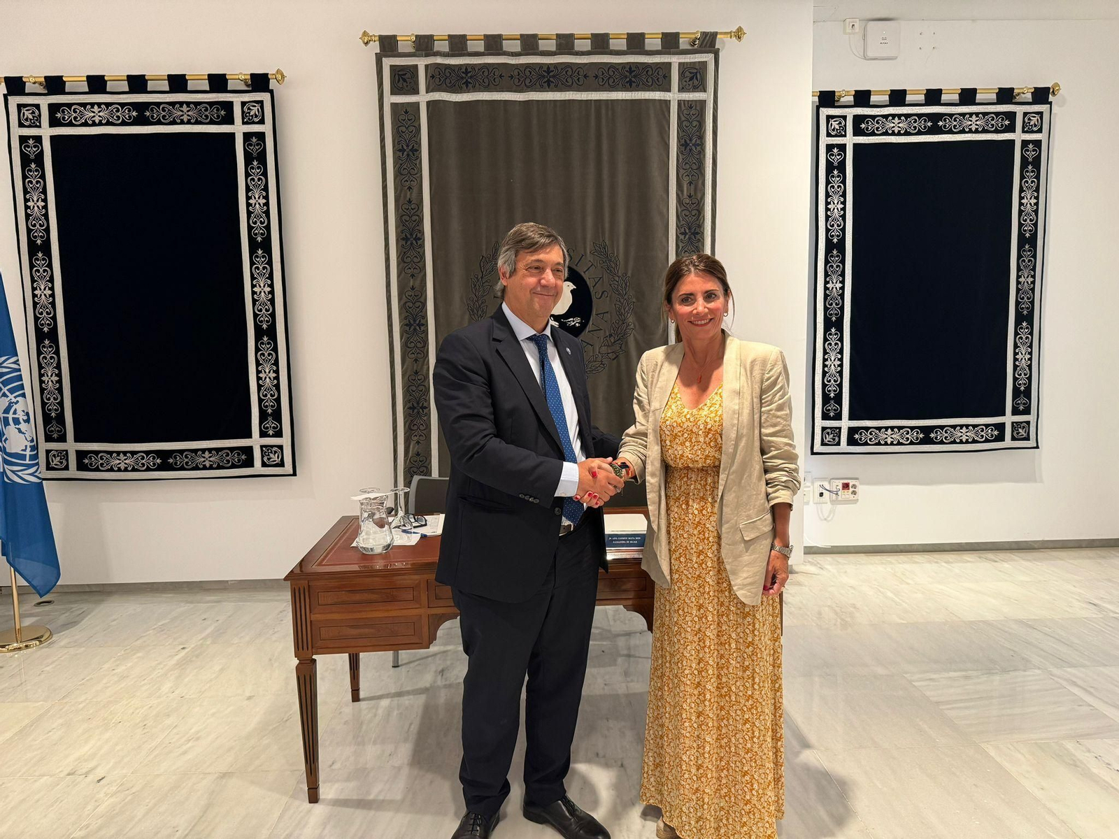 La alcaldesa, Ana Mata, y el rector de la UMA, Teodomiro López.