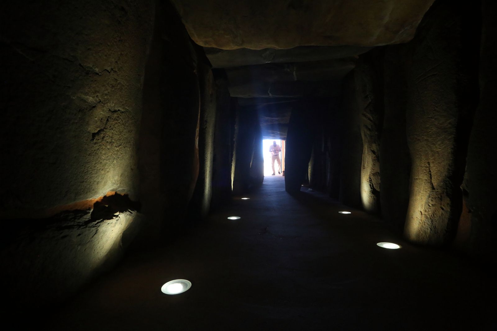 Visita de autoridades al Dolmen de Soto en imágenes
