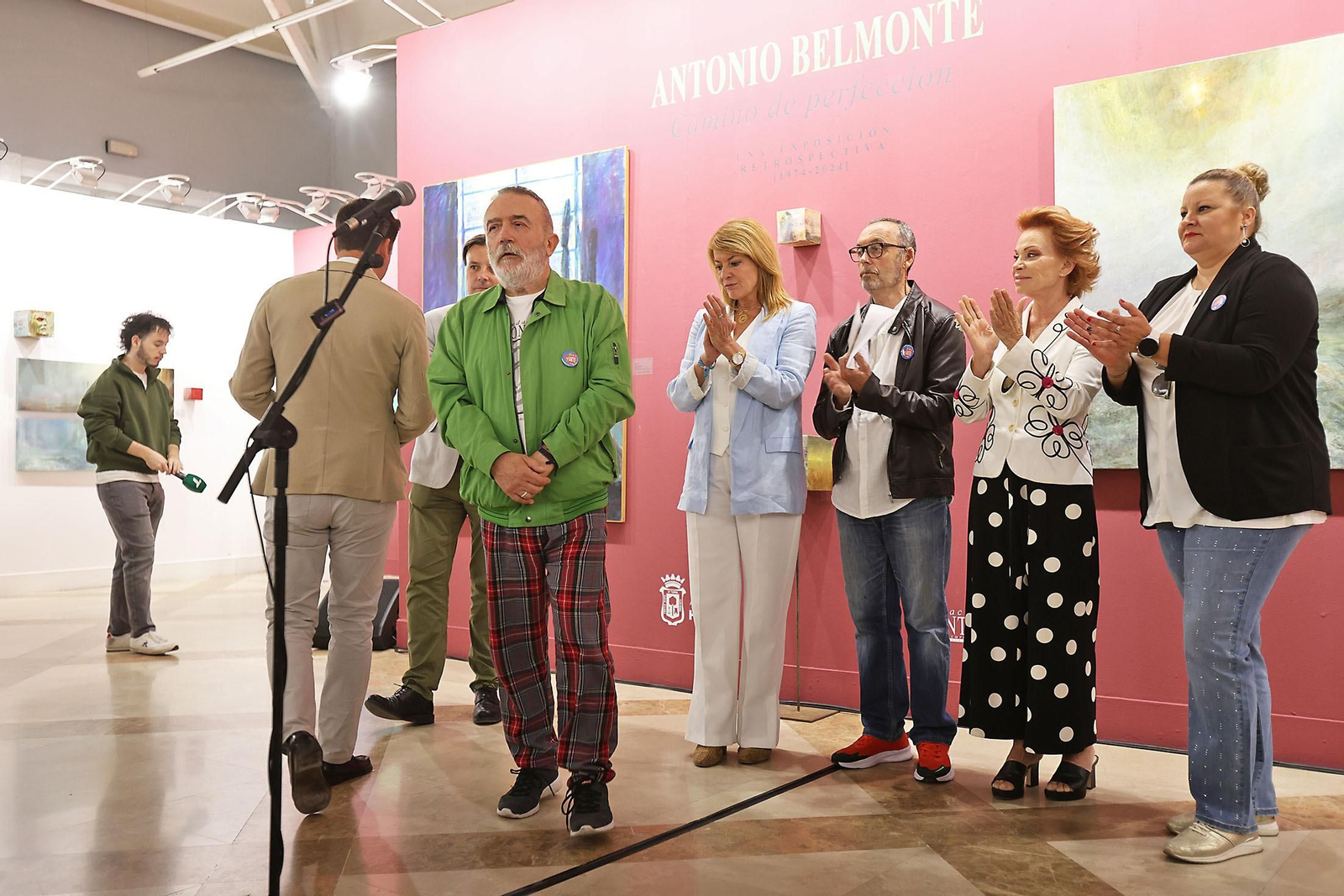 Imágenes de la inauguración de la muestra 'Camino de Perfección' del pintor Antonio Belmonte