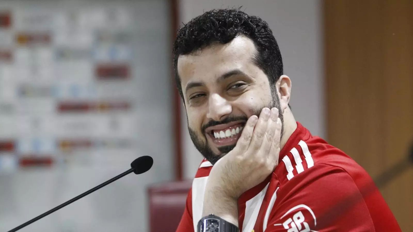 Turki Al-Sheikh, en la sala de prensa del Estadio de los Juegos Mediterráneos.