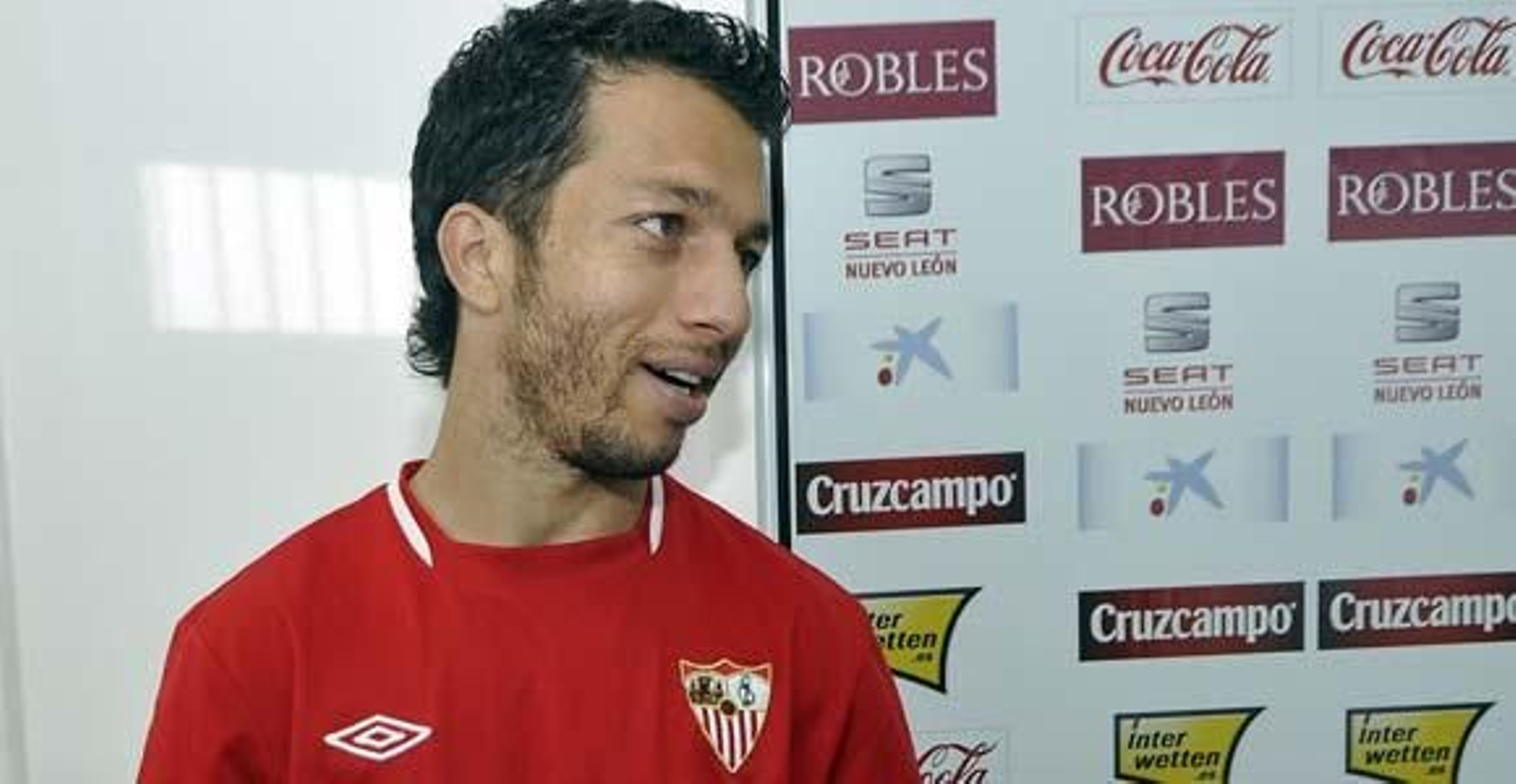 Emery recupera a Cicinho