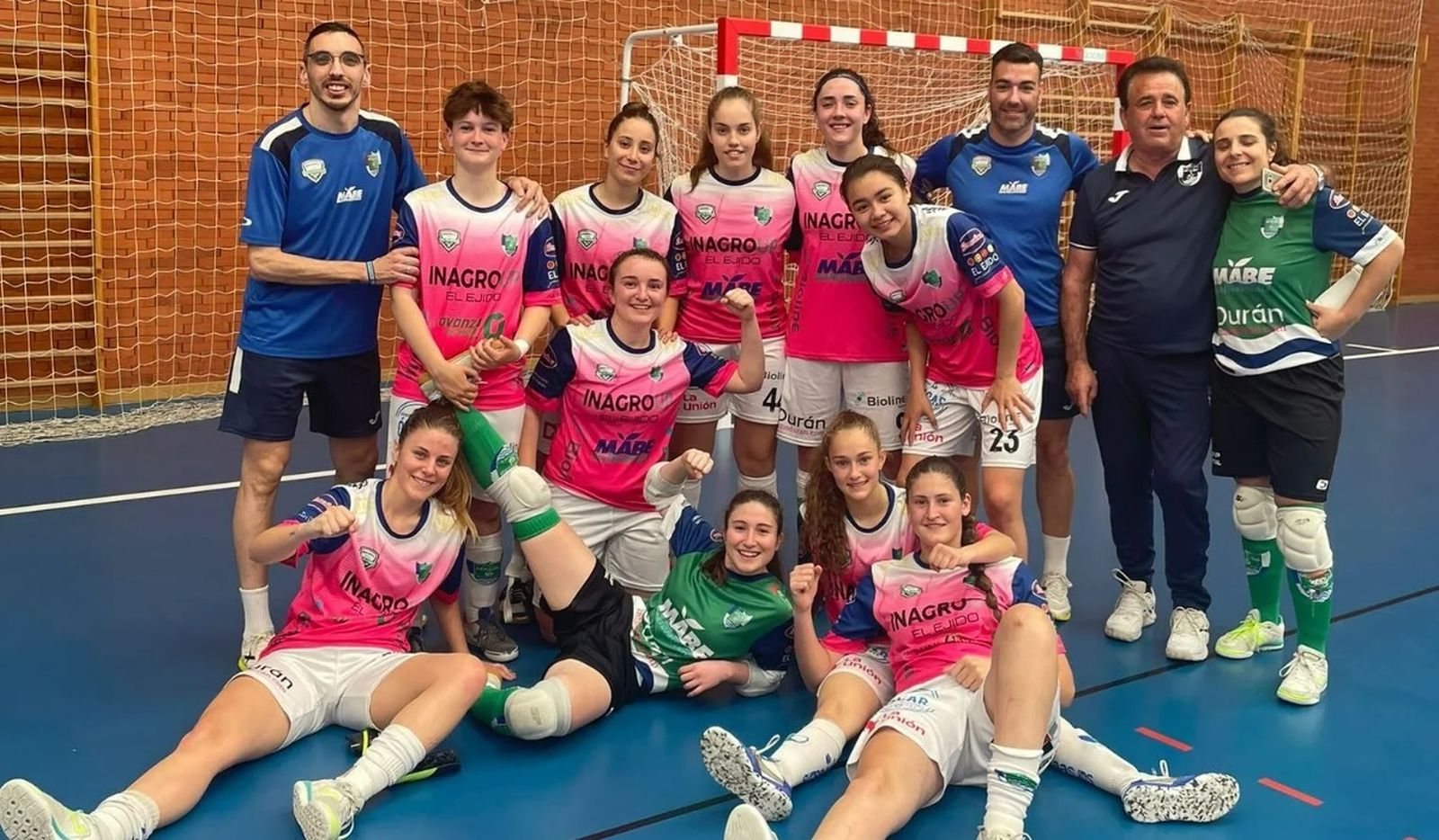 El equipo almeriense celebra la victoria en Alcantarilla