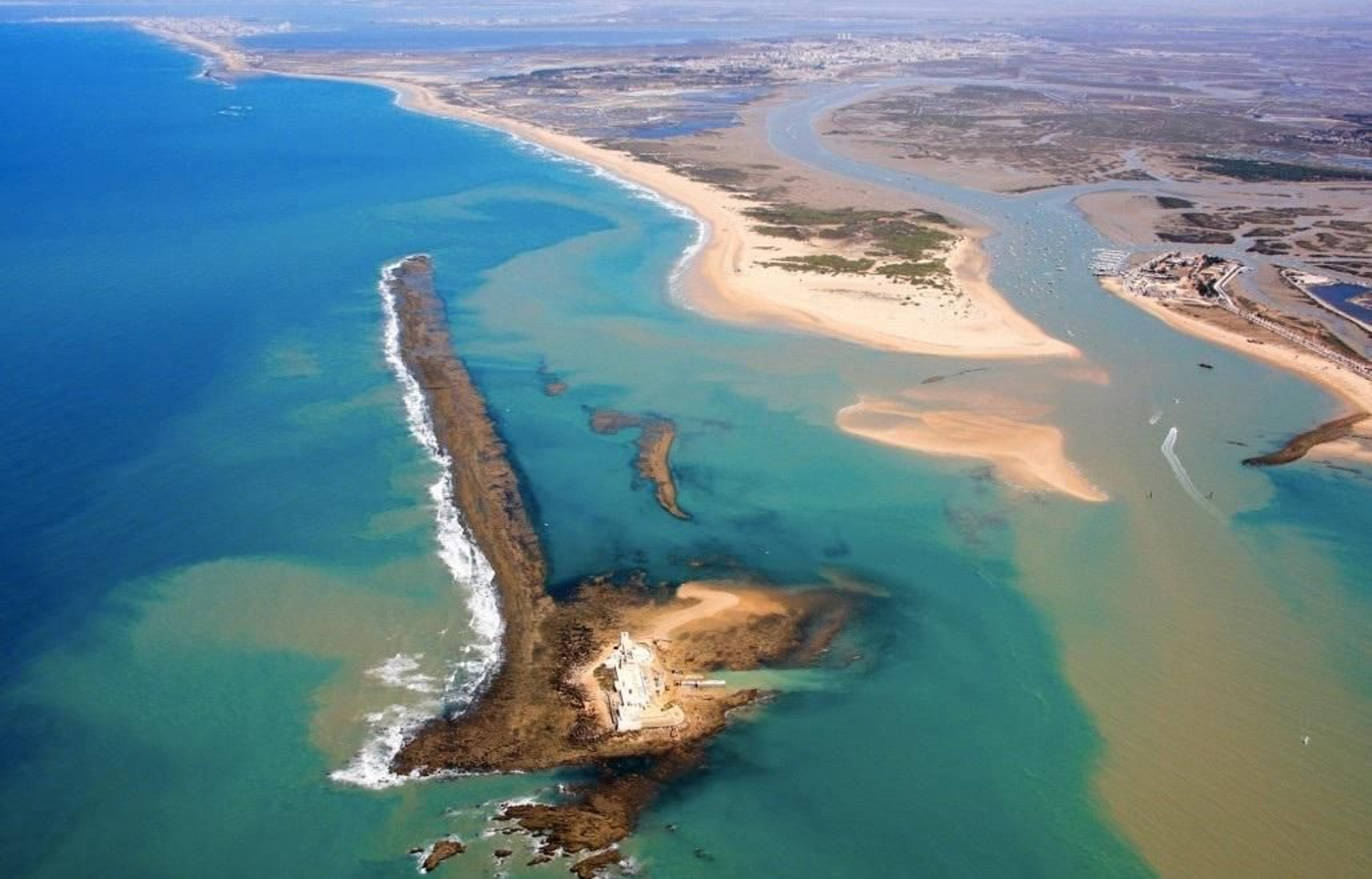 Vista aérea del entorno natural por el que se hará el recorrido de las embarcaciones a remo