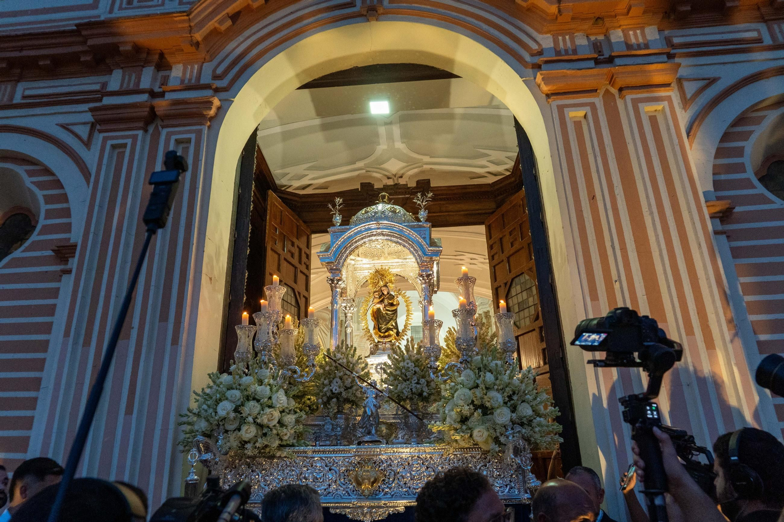 Imágenes del traslado de Nuestra Señora de la Cinta a la Parroquia Mayor de San Pedro