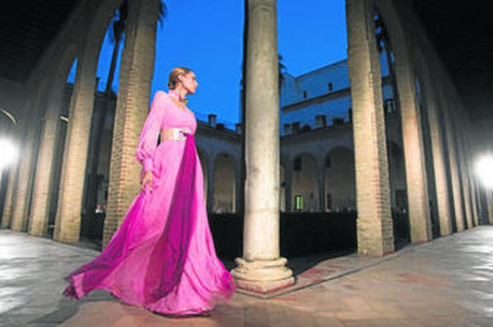 Dos imágenes del desfile de Alejandro Postigo.