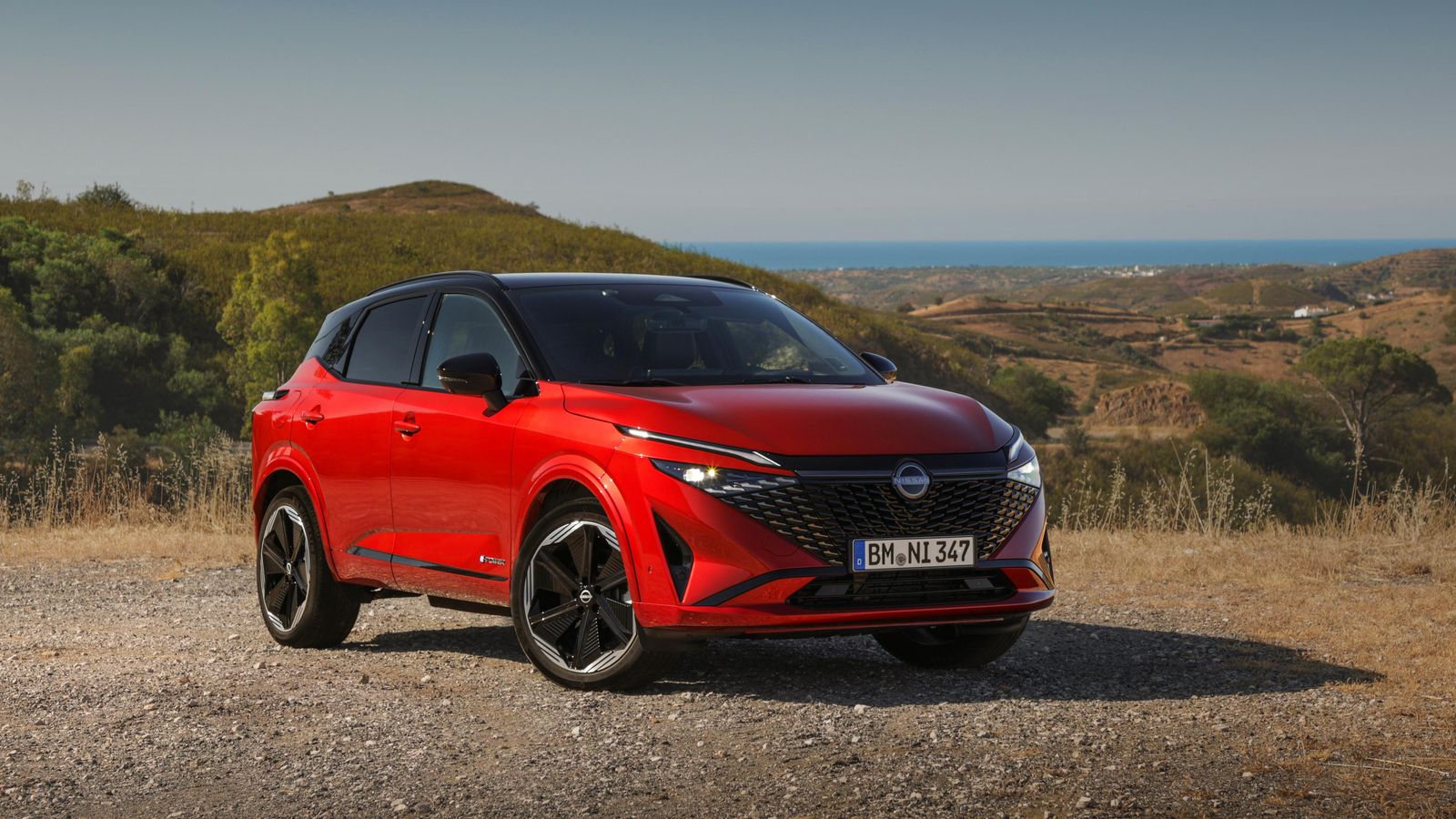 Estética al margen, los cambios de parrilla o llantas también tienen un efecto sobre la aerodinámica, mejorando levísimanente los consumos homologados en el caso del sistema electrohíbrido.